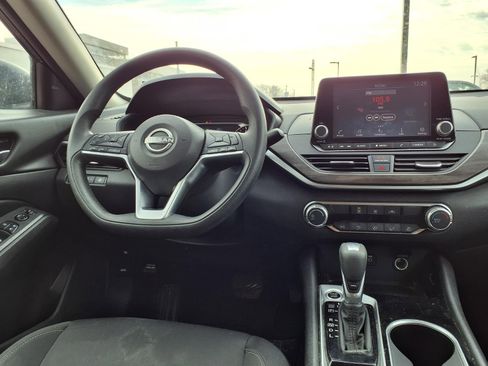 Used 2024 Nissan Altima 2.5 SV image 5