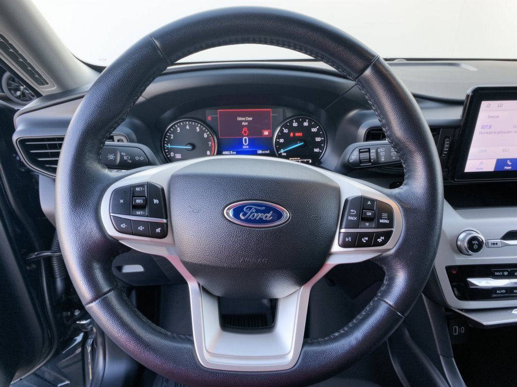 Used 2023 Ford Explorer XLT AWD/4WD image 10