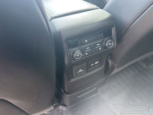 Used 2022 GMC Acadia AT4 w/ Technology Package AWD/4WD image 32
