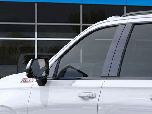 New 2026 Chevrolet Suburban Z71 image 12