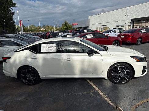 New 2025 Nissan Altima 2.5 SR w/ SR Premium Package image 6