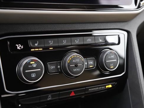 Used 2022 Volkswagen Atlas Cross Sport SE image 27