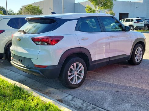 Used 2021 Chevrolet TrailBlazer LS FWD image 3