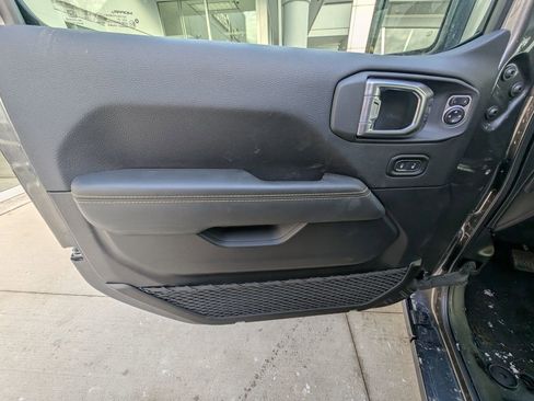 New 2026 Jeep Gladiator Sport AWD/4WD image 36