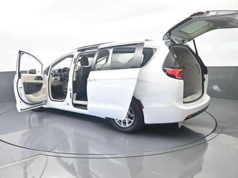 Used 2022 Chrysler Pacifica Touring-L FWD image 74