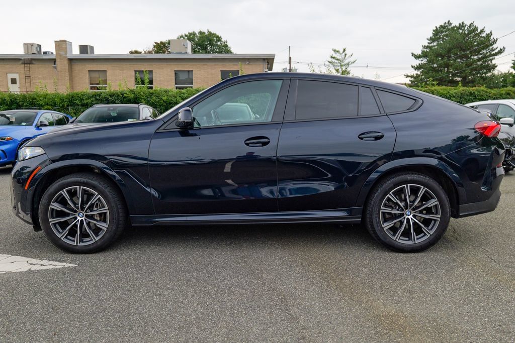 Used 2024 BMW X6 xDrive40i w/ Premium Package AWD/4WD image 4