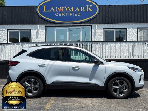 Used 2025 Ford Escape ST-Line AWD/4WD image 4
