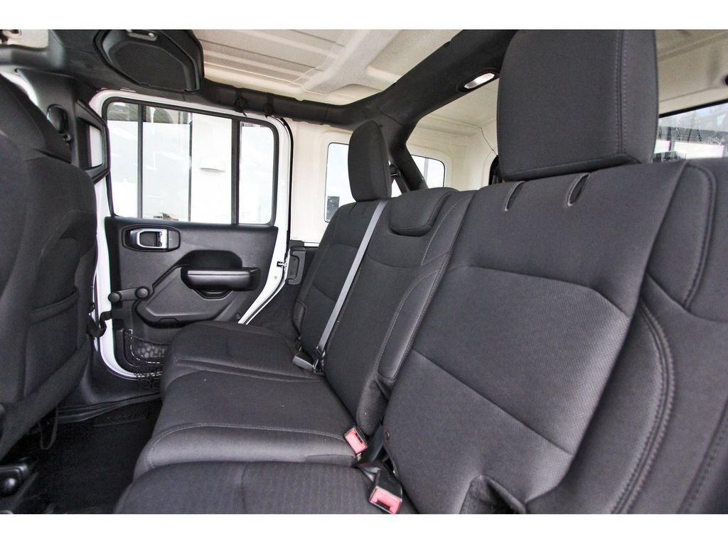 Used 2018 Jeep Wrangler Unlimited Sport AWD/4WD image 30