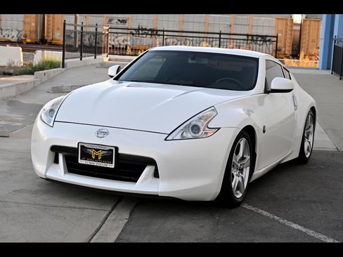 Used 2010 Nissan 370Z Coupe image 1