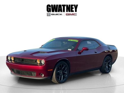 Used 2020 Dodge Challenger SXT w/ Blacktop Package RWD image 7