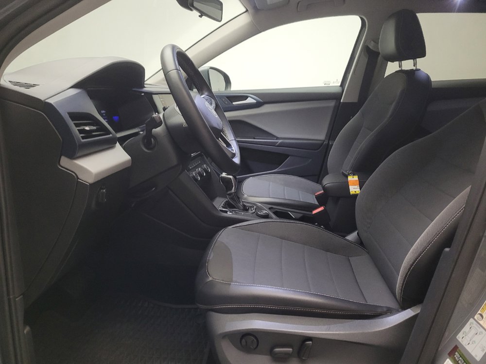 Used 2022 Volkswagen Taos SE w/ Panoramic Sunroof Package AWD/4WD image 17