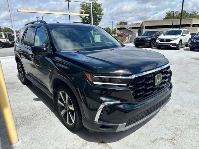 Used 2023 Honda Pilot Touring image 3