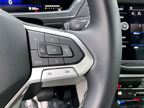 Used 2022 Volkswagen Tiguan SE image 44