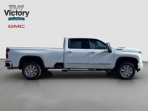 Used 2024 Chevrolet Silverado 3500 High Country w/ High Country Premium Package image 15