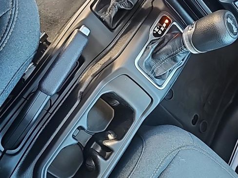 Used 2024 Jeep Wrangler Sport S image 27