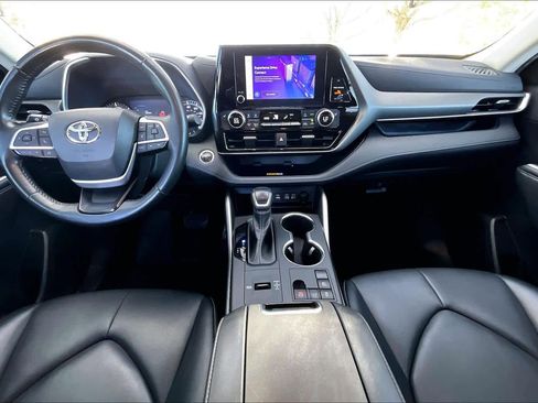 Used 2023 Toyota Highlander XLE image 15