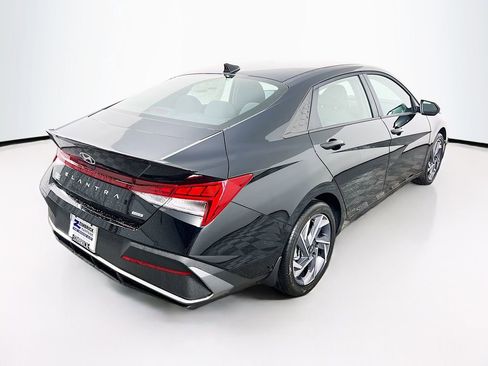 New 2025 Hyundai Elantra SEL image 7