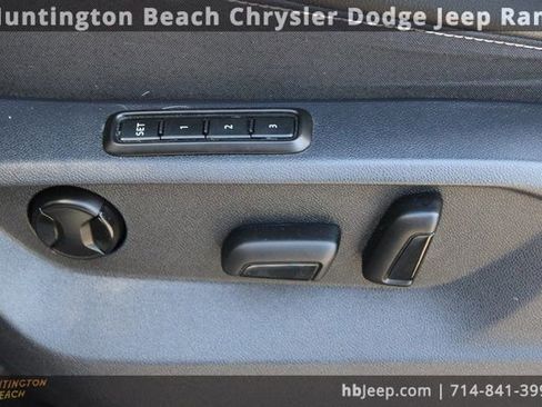 Used 2020 Volkswagen Atlas Cross Sport SEL image 38