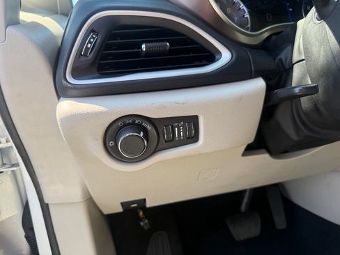 Used 2023 Chrysler Voyager LX FWD image 15