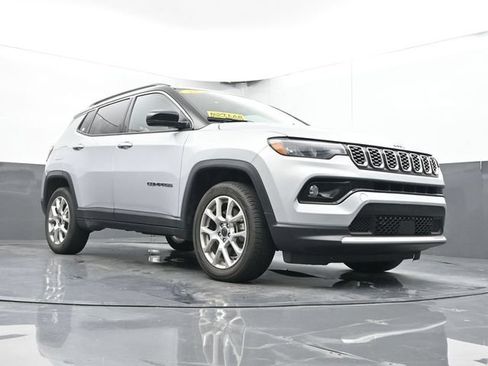 Used 2025 Jeep Compass Limited AWD/4WD image 47