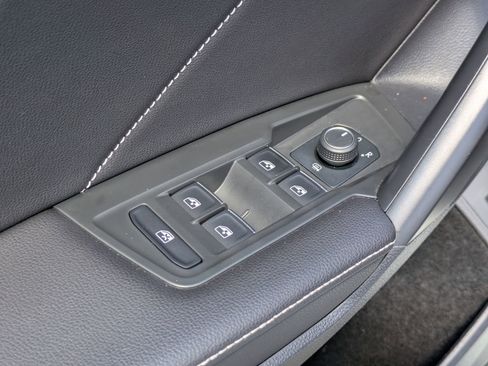 Used 2024 Volkswagen Tiguan SE R-Line FWD image 11