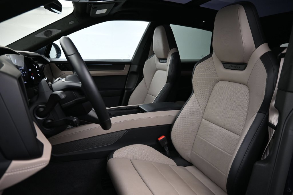 Certified 2026 Porsche Cayenne Turbo AWD/4WD image 5