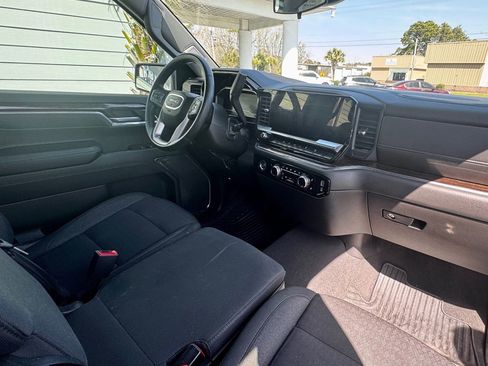 Used 2024 GMC Sierra 1500 SLE w/ X31 Off-Road Package AWD/4WD image 5