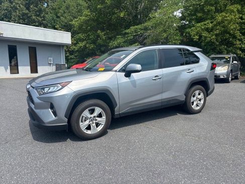 Used 2021 Toyota RAV4 XLE FWD image 2