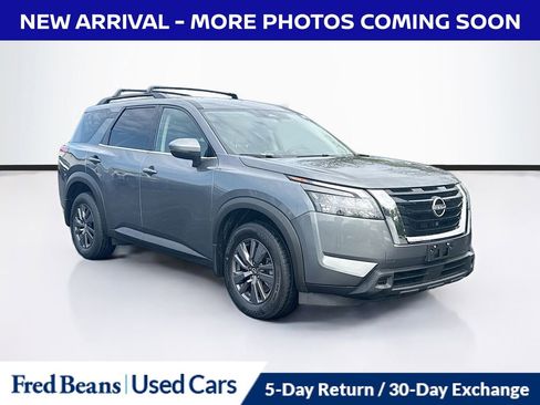 Used 2023 Nissan Pathfinder SV image 1
