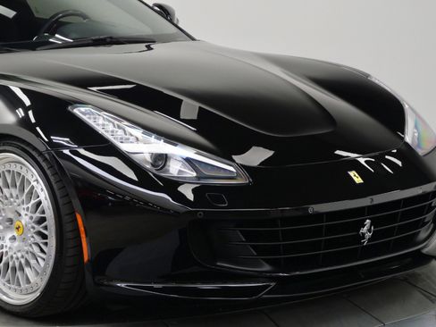 Used 2017 Ferrari GTC4Lusso image 40