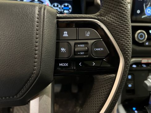 Used 2025 Toyota Sequoia Platinum image 19