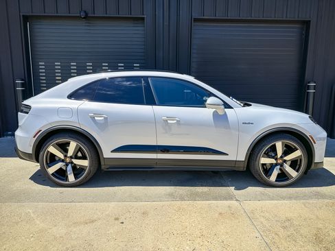 New 2026 Porsche Macan GTS Electric AWD/4WD image 4