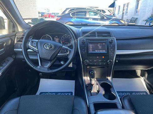 Used 2016 Toyota Camry SE image 6