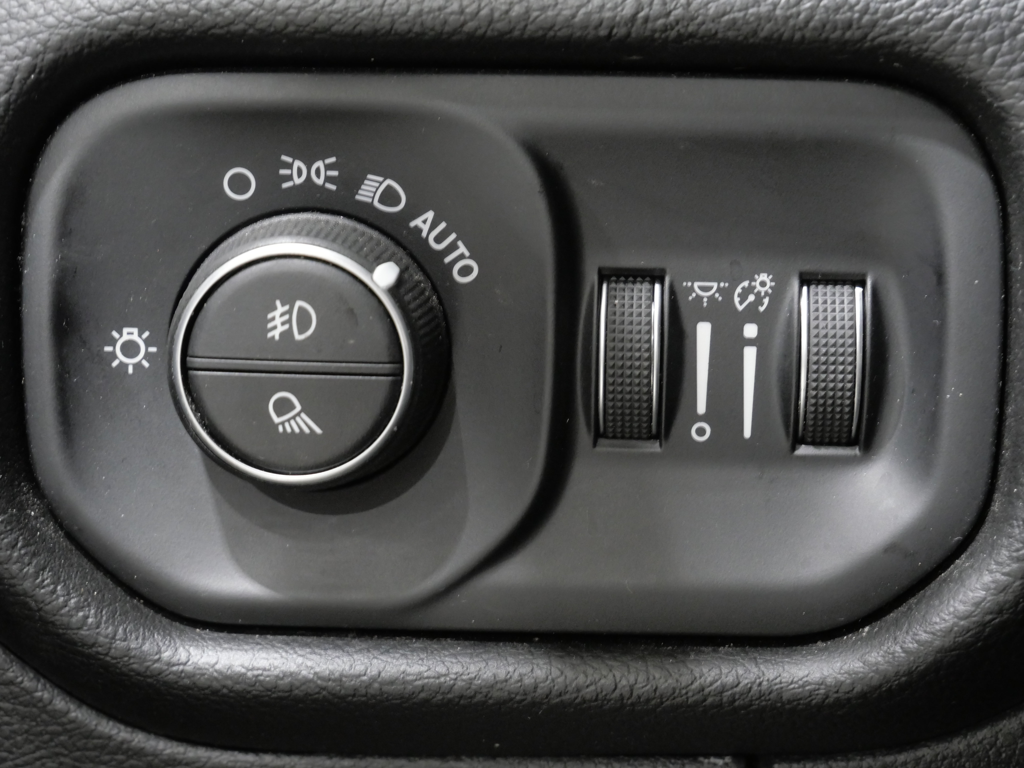 Used 2025 RAM 1500 Big Horn AWD/4WD image 13