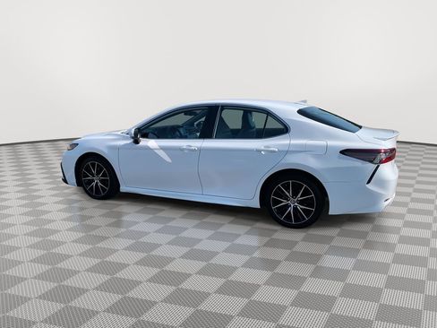 Used 2023 Toyota Camry SE image 5