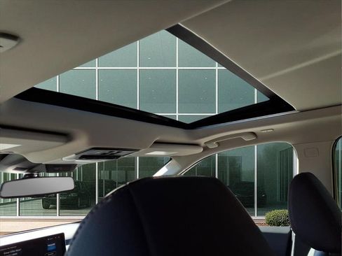 Used 2025 Nissan Rogue SL w/ Tech Package image 14