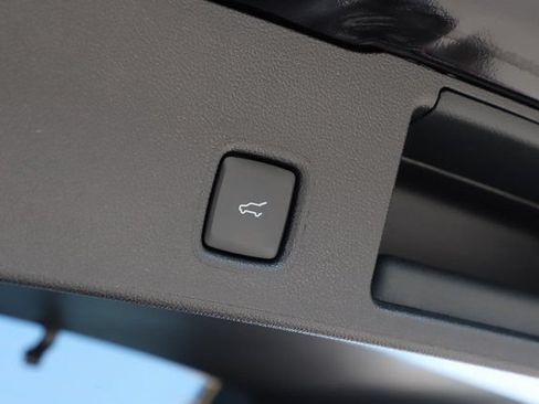 Used 2025 Ford Escape SE w/ PHEV Premium Package FWD image 9