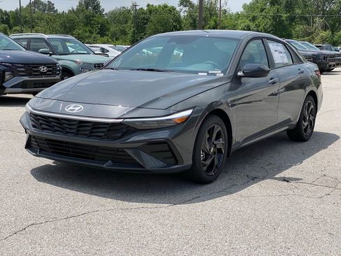 New 2026 Hyundai Elantra Sport FWD image 3