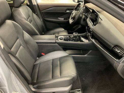 Used 2023 Nissan Rogue SL w/ SL Premium Package image 19