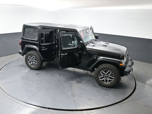 Used 2025 Jeep Wrangler Unlimited Sahara AWD/4WD image 56