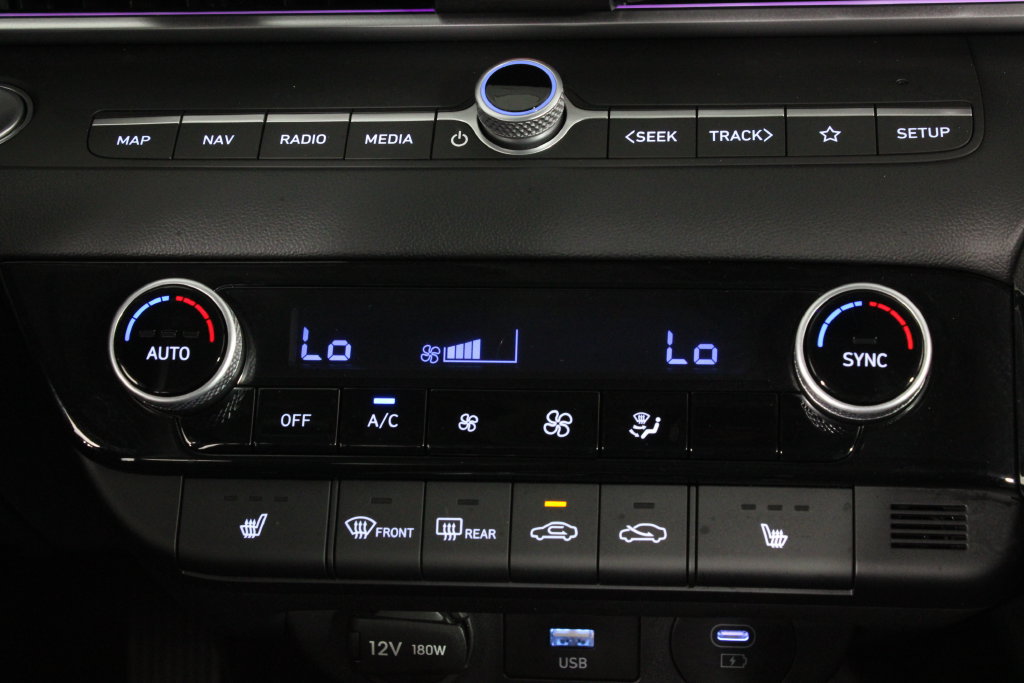 Certified 2026 Hyundai Elantra Limited FWD image 22