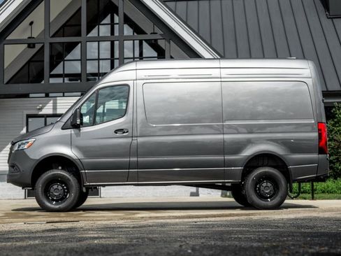 Used 2025 Mercedes-Benz Sprinter 2500 image 3