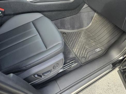 Used 2025 Audi Q5 Premium w/ Convenience Package image 18