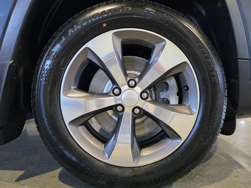 Used 2020 Jeep Cherokee Limited AWD/4WD image 29