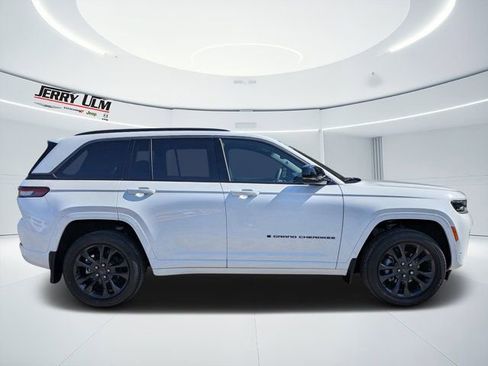 New 2026 Jeep Grand Cherokee Limited AWD/4WD image 2
