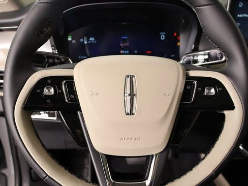 New 2026 Lincoln Corsair Premiere FWD image 3