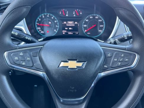 Used 2019 Chevrolet Equinox LS FWD image 25