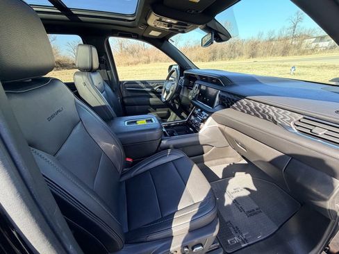 Used 2022 GMC Yukon Denali image 13