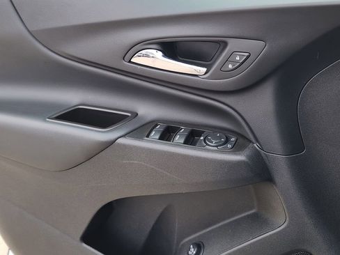 Used 2024 Chevrolet Equinox LT image 28