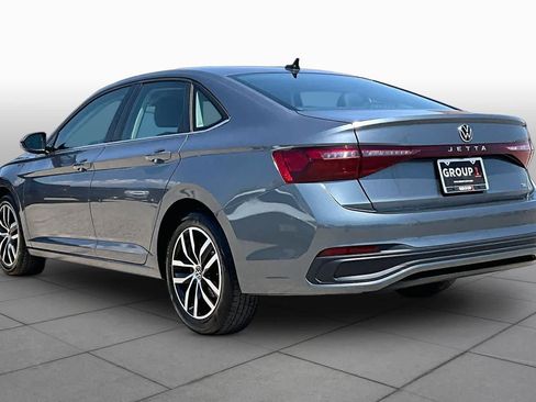 Used 2025 Volkswagen Jetta SE FWD image 12